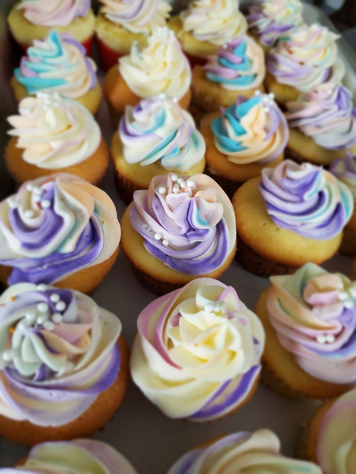 Cupcakes con remolinos de colores