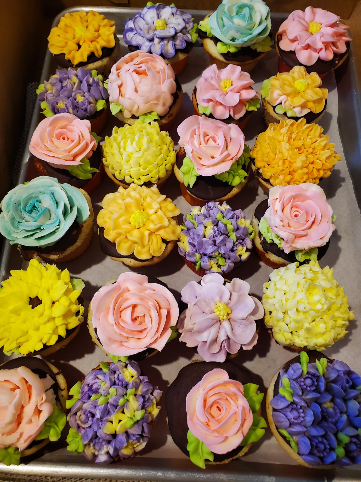 Bandeja de cupcakes florales