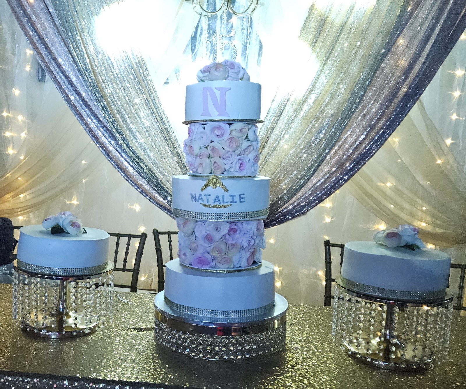 Pastel de varios pisos para quinceañera
